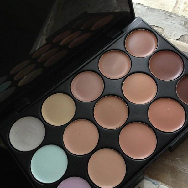 Paleta de Maquiagem Base & Corretivo 15